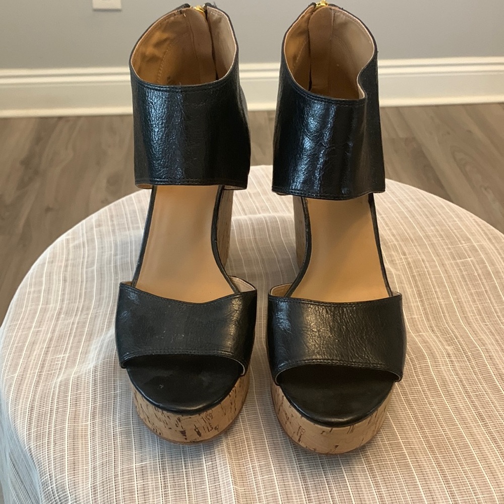 Black wedges